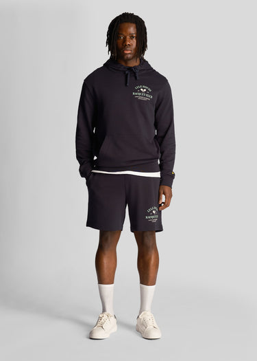 Lyle & Scott Korte Broeken Racquet club graphic sweat short - dark navy