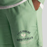 Lyle & Scott Korte Broeken Racquet club graphic sweat short - lawn green
