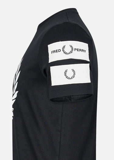 Fred Perry T-shirts  Badge detail t-shirt - black