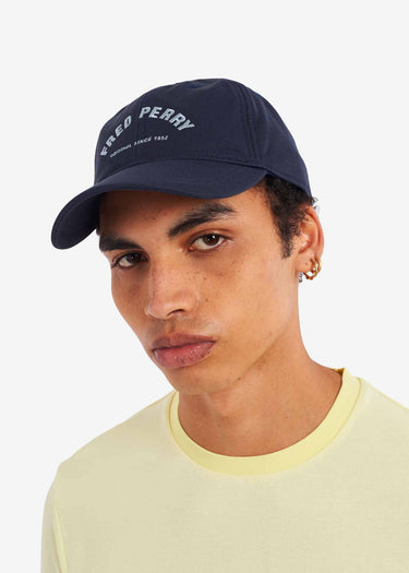 Fred Perry Petten Arch branded tricot cap - dark airforce