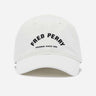 Fred Perry Petten Arch branded tricot cap - snow white