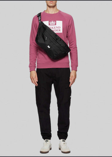 Weekend Offender Tassen Oversized body bag - black