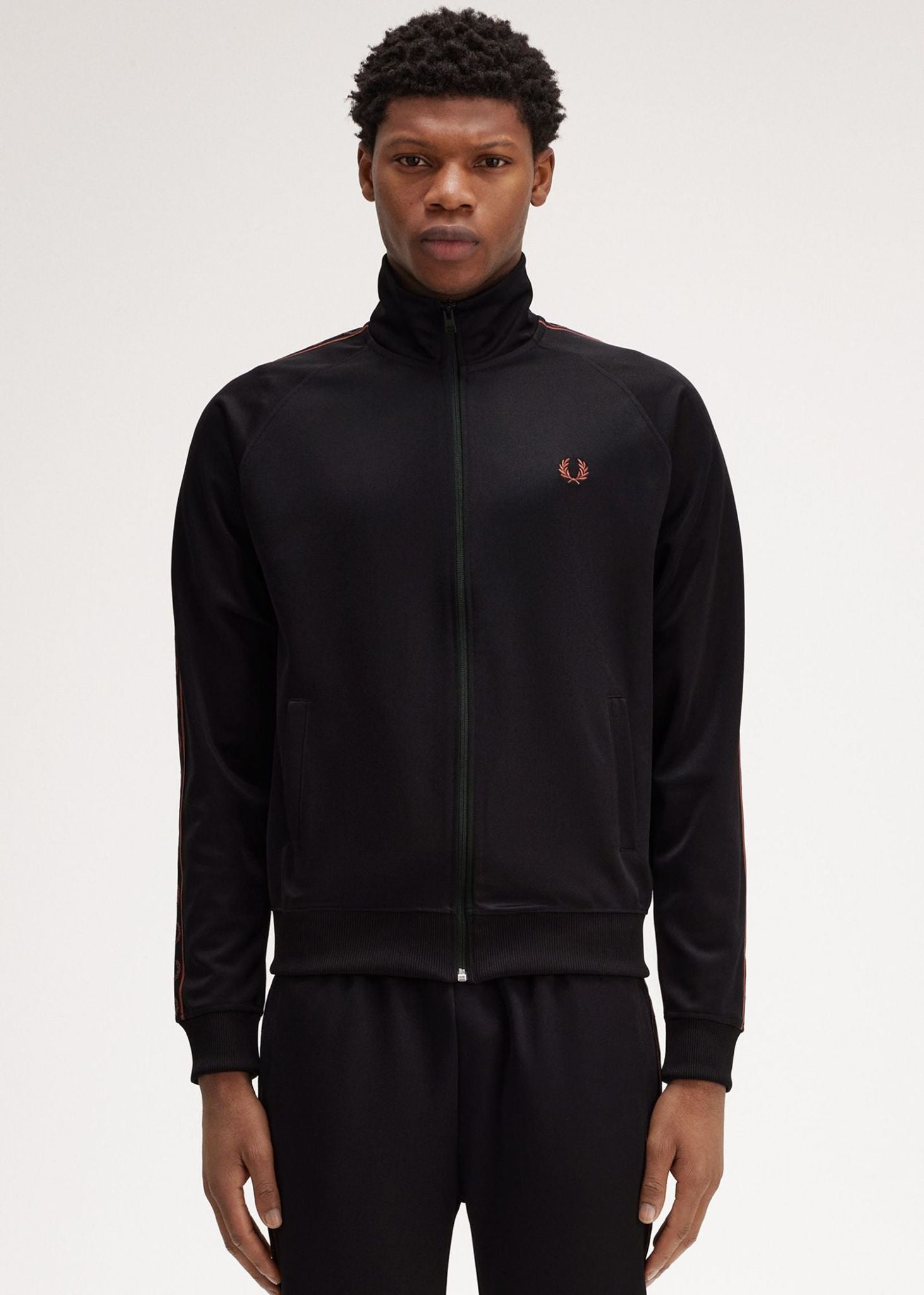 Fred Perry Vesten  Contrast tape track jacket - black whisky brown 