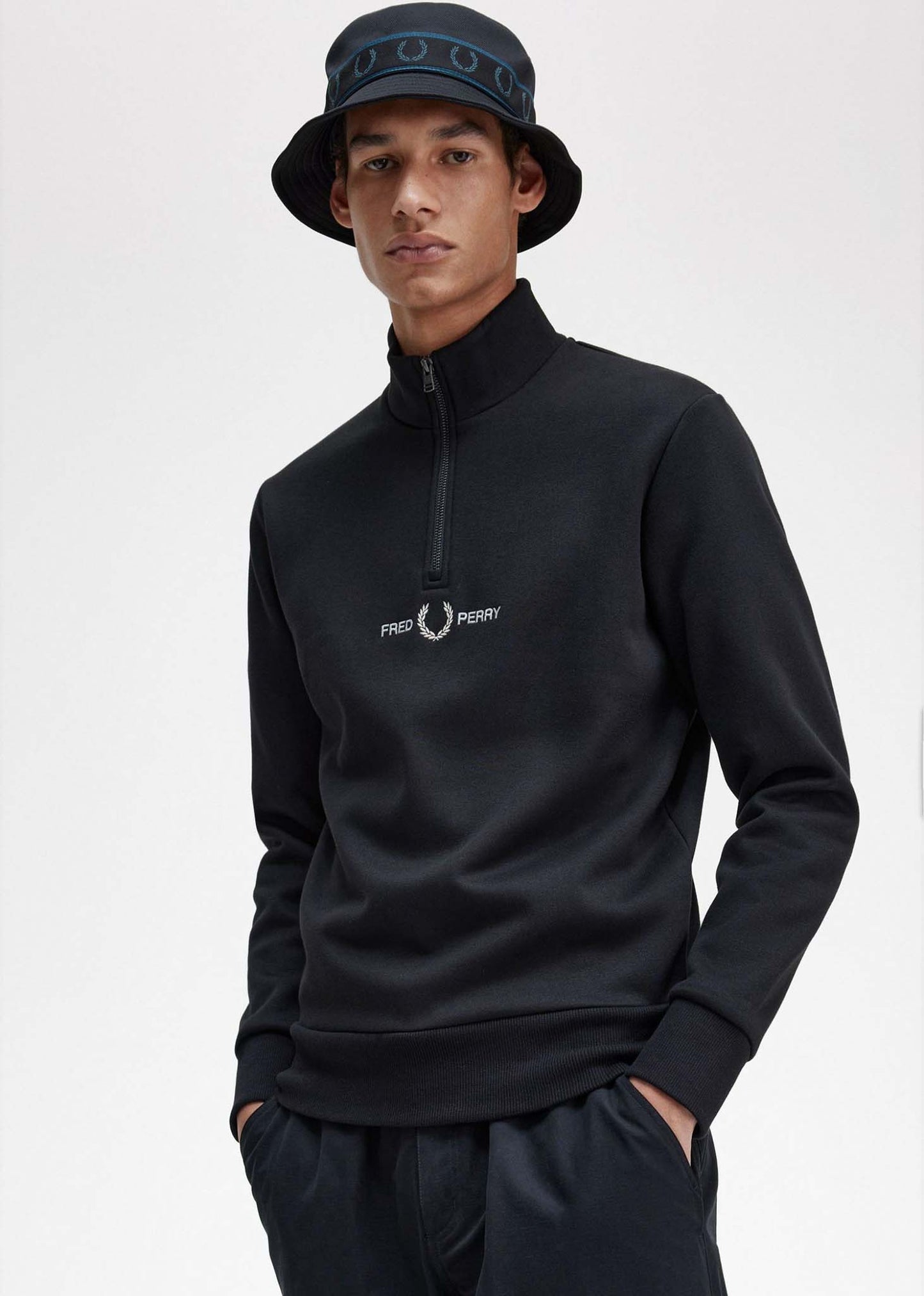 Fred Perry Truien  Embroidered half zip sweat - black 