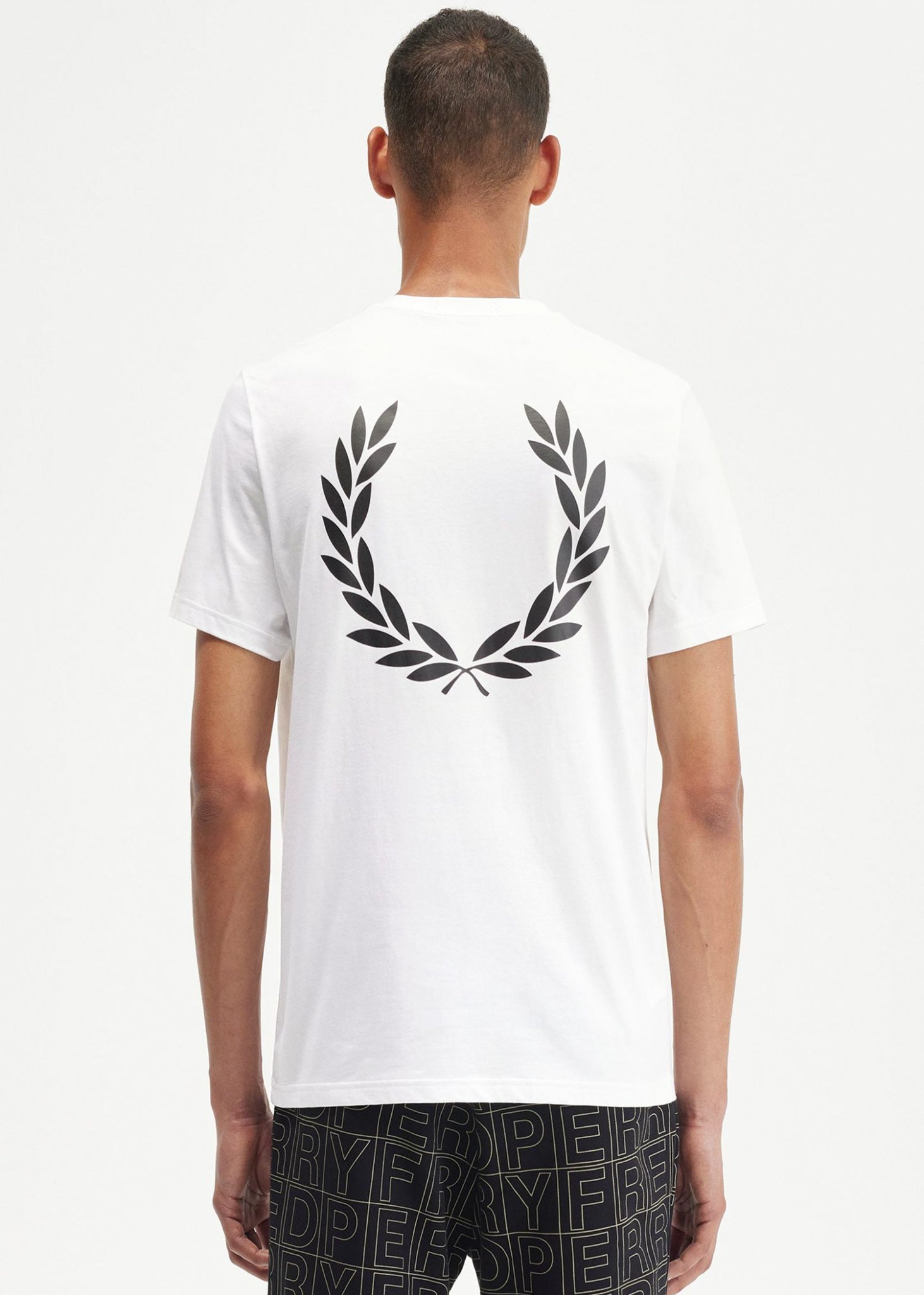 Fred Perry T-shirts  Rear powder laurel graphic tee - white 