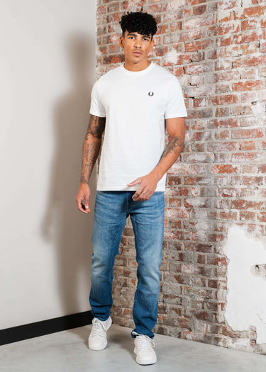 Fred Perry T-shirts Rear powder laurel graphic tee - white