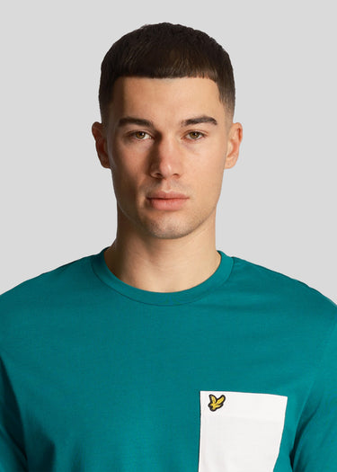 Lyle & Scott T-shirts  Contrast pocket t-shirt - court green white 