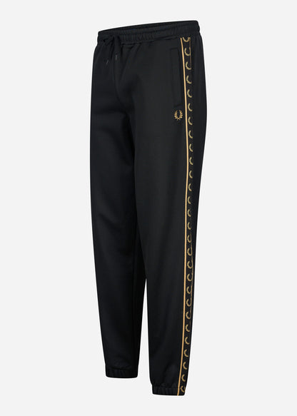 Fred Perry Joggingbroeken  Seasonal taped track pant - black gold 