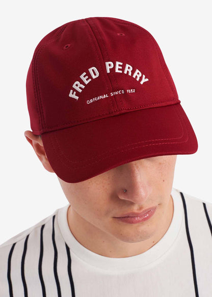 Fred Perry Petten  Arch branded tricot cap - blood 